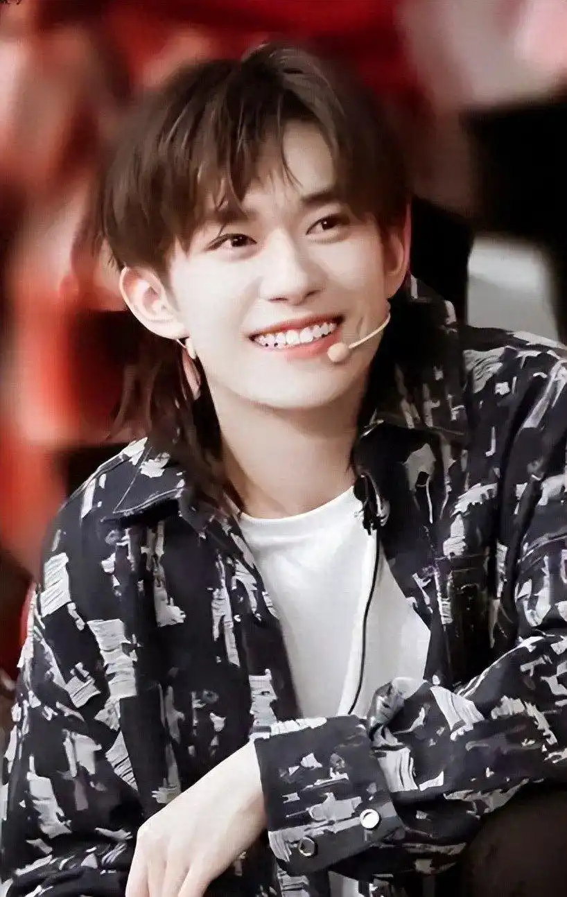 易烊千玺 逆袭 娱乐圈_明星火了会被同学报黑料嘛,